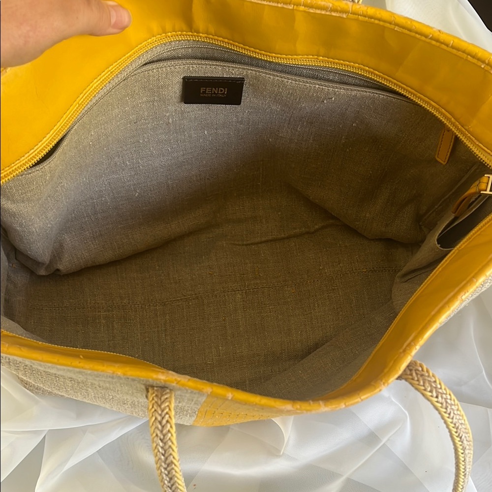 FENDI roll bag leather and woven raffia tote yellow/tan - Picture 15 of 17